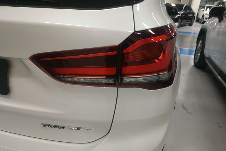 宝马X1 2022款 sDrive25Li 领先型车身外观6006