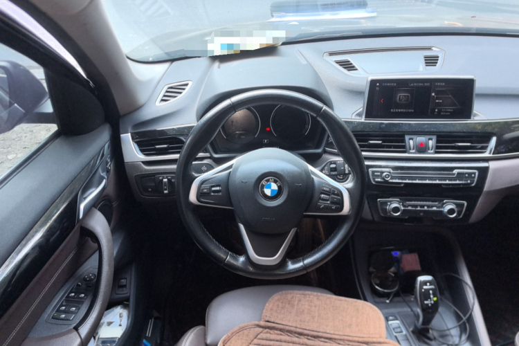 宝马X1 2020款 sDrive20Li 时尚型中控内饰13