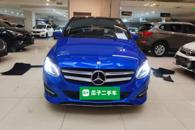奔驰B级 2015款 B 200 时尚型车身外观2
