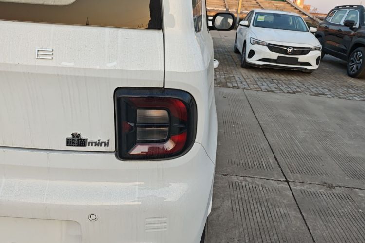 吉利银河 2024款 熊猫mini 200km 耐力熊车身外观9