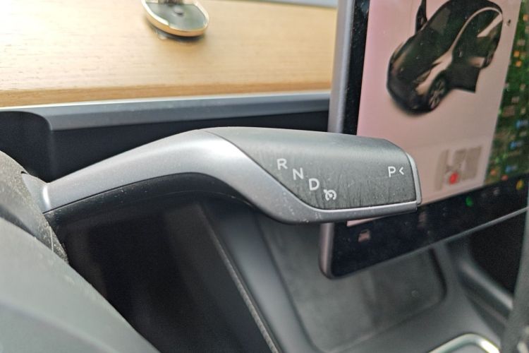 特斯拉 Model Y 2021款 长续航全轮驱动版中控内饰18