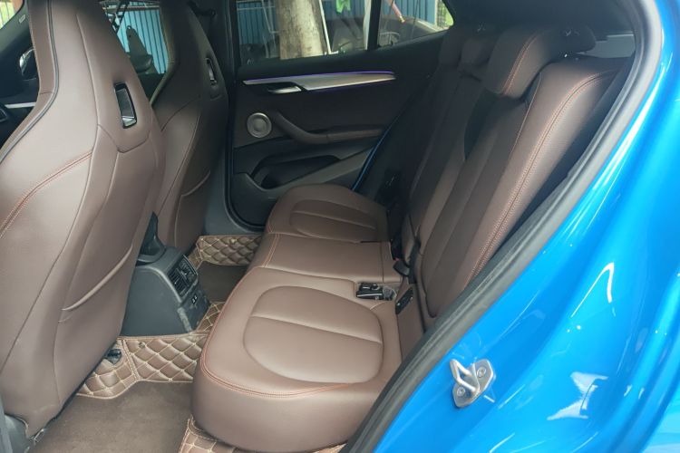 宝马X2 2021款 改款 sDrive25i 曜夜版中控内饰7004