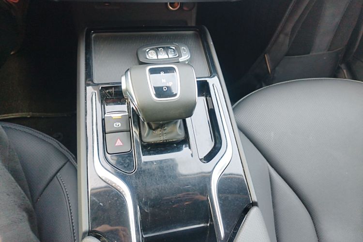 红旗E-QM5 2023款 改款 基础出行版中控内饰18