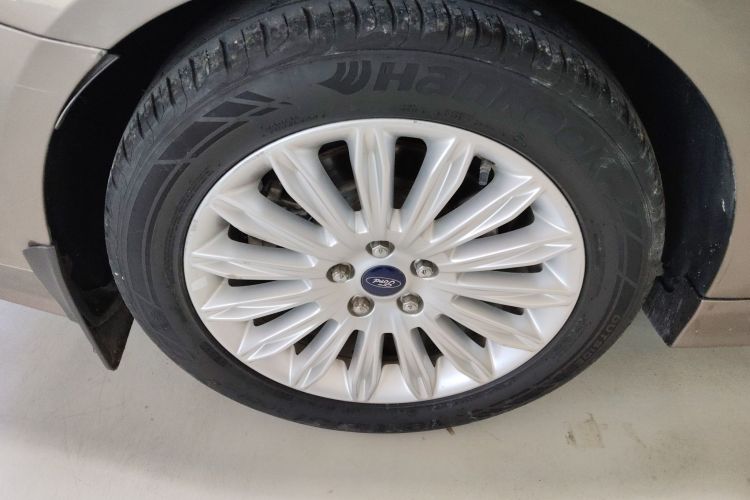 福特 蒙迪欧 2013款 2.0L GTDi200时尚型车身外观56