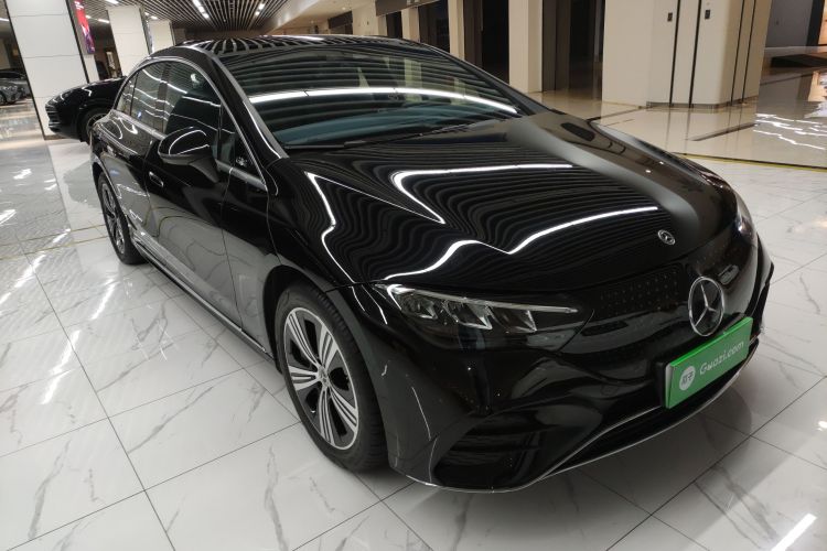 奔驰EQE 2022款 350 豪华版车身外观3