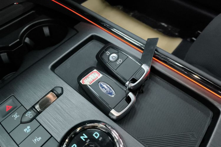 福特 蒙迪欧 2023款 1.5T E-混动 ST-Line中控内饰11