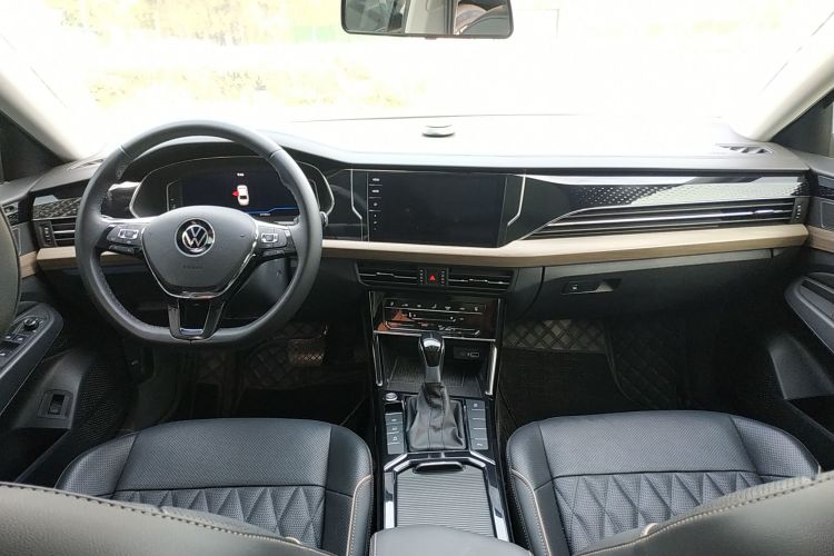 大众 帕萨特 2021款 330TSI 豪华版中控内饰12