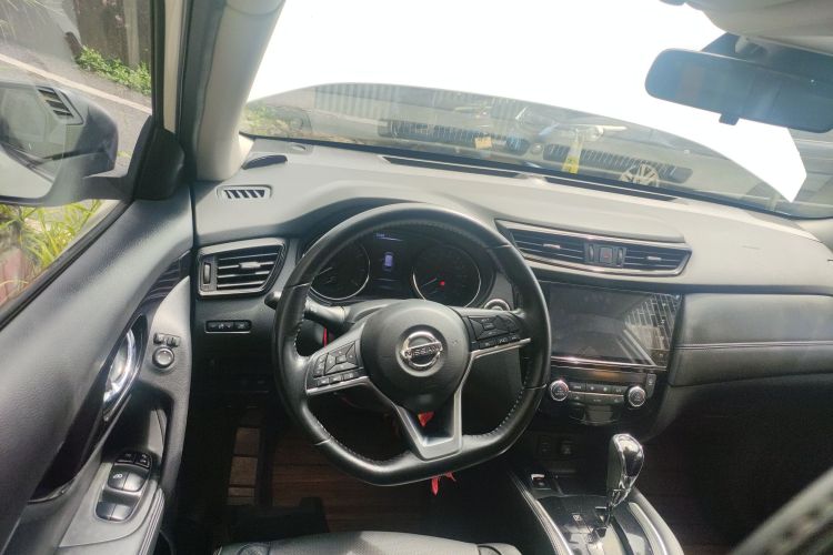 日产 奇骏 2019款 2.0L CVT智联舒适版 2WD中控内饰13