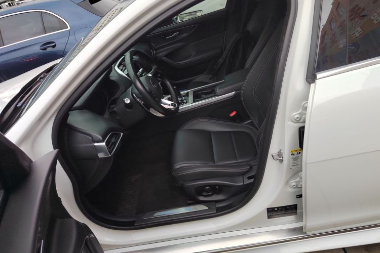 捷豹XEL 2020款 2.0T 200PS R-DYNAMIC 青春运动版中控内饰19