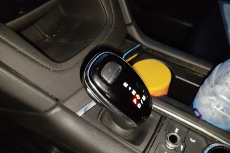 凯迪拉克XT5 2020款 改款 28T 豪华型中控内饰18