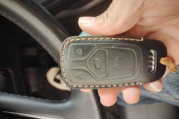 奥迪A4L 2022款 40 TFSI 时尚动感型中控内饰11