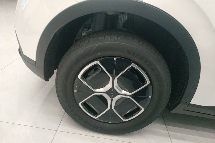 埃安 AION UT 2025款 330星辉版车身外观6008