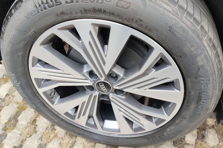 奥迪Q5 e-tron 2023款 40 e-tron 闪耀型 机甲套装车身外观6008