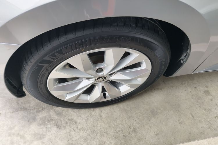 斯柯达 速派 2018款 TSI330 DSG舒适版 国V车身外观6004