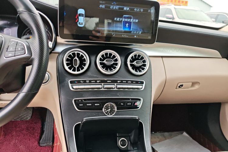 奔驰C级 2018款 C 180 L 时尚型运动版中控内饰16