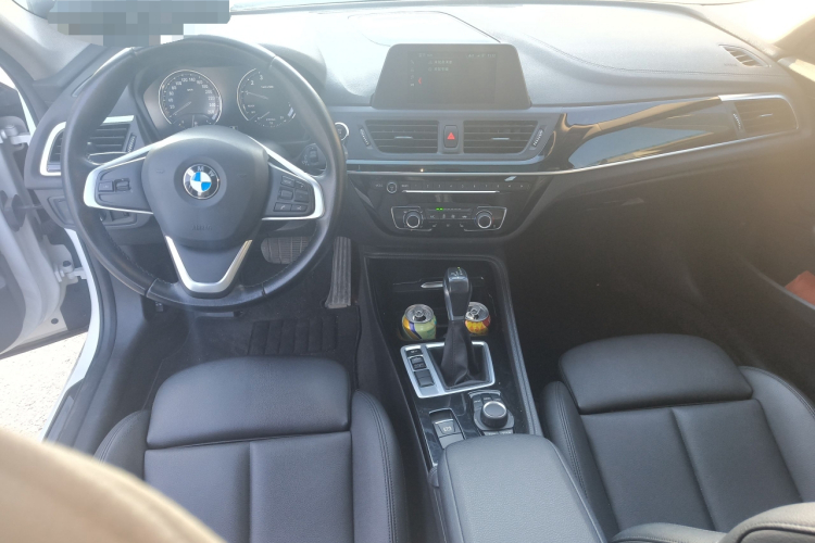 宝马1系 2018款 118i 运动型中控内饰12