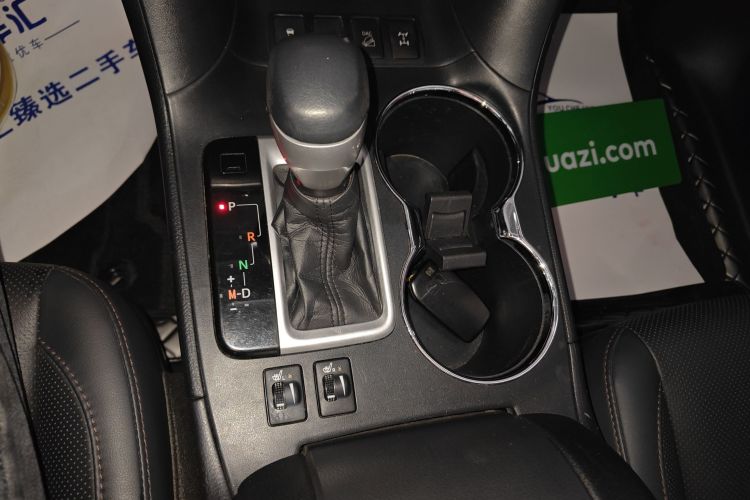 丰田 汉兰达 2018款 2.0T 四驱豪华版 7座 国VI中控内饰18