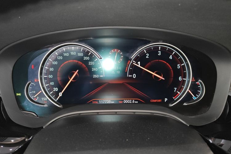 宝马5系 2018款 530Li xDrive 豪华套装中控内饰14