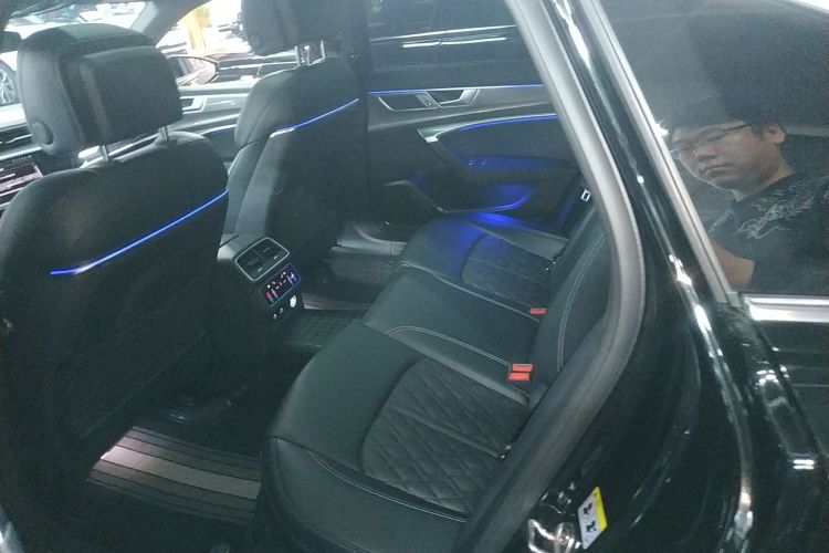 奥迪A6L 2025款 改款 45 TFSI 臻选动感型中控内饰21