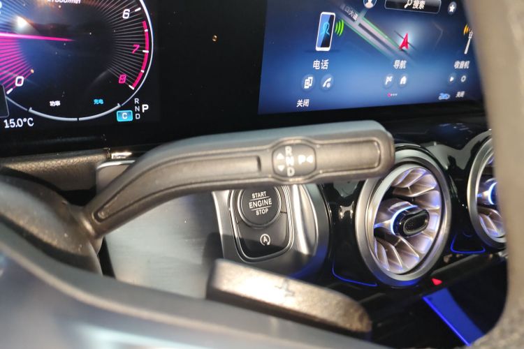 奔驰GLB 2024款 改款 GLB 220 时尚型中控内饰18