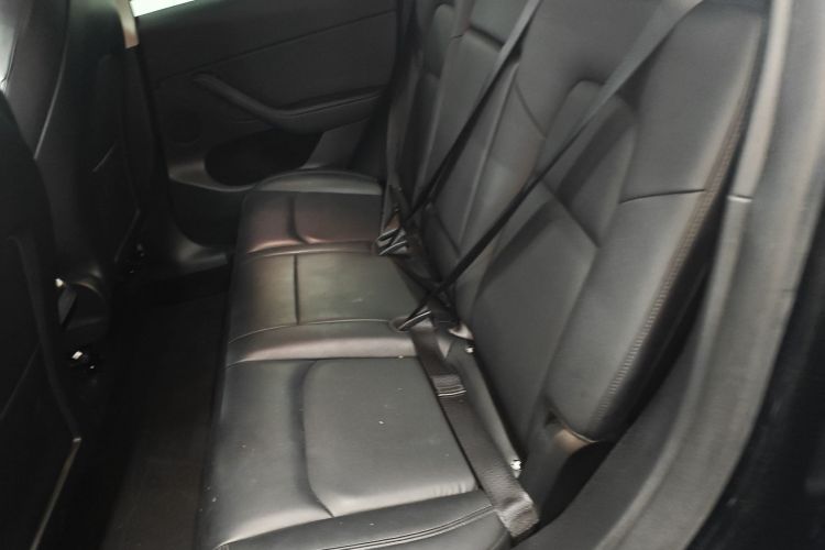 特斯拉 Model Y 2021款 长续航全轮驱动版中控内饰7004