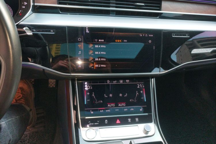 奥迪A8 2018款 A8L 55 TFSI quattro投放版尊享型中控内饰16