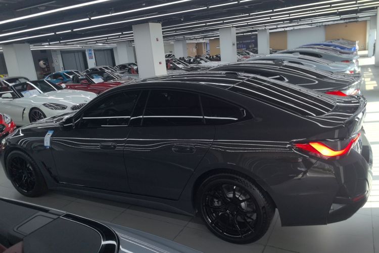 宝马4系 2022款 430i Gran Coupe M运动曜夜套装车身外观4