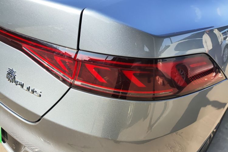 比亚迪 秦PLUS 2023款  冠军版 DM-i 120KM超越型车身外观9