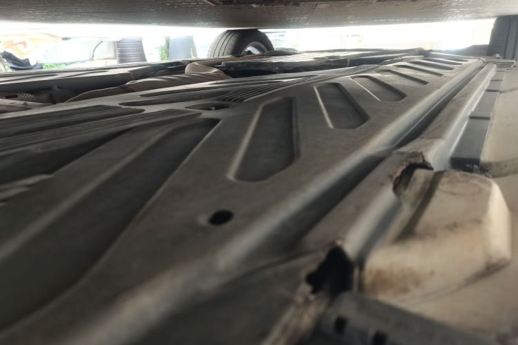 奔驰C级 2017款 改款 C 200 运动版局部细节9003