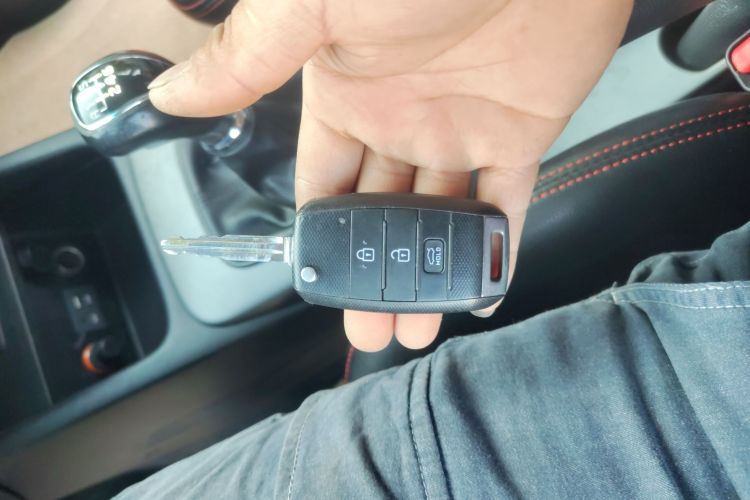 起亚K3 2015款 1.6L 手动GLS中控内饰7001