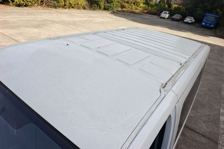 上汽大通MAXUS 新途V80 2024款 傲运通超值版 6MT 短轴超低顶127Ps 5/6座局部细节57