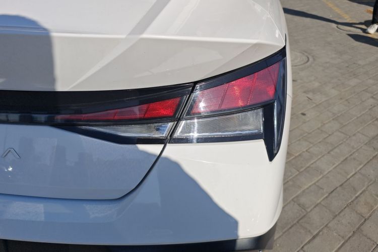 现代 伊兰特 2023款 1.5L CVT GLX精英版车身外观6006