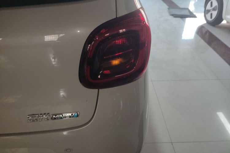 五菱汽车 宏光MINIEV 2025款 四门版 臻享+款车身外观9