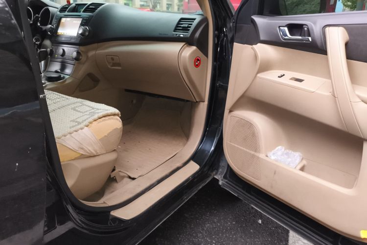 丰田 汉兰达 2011款 2.7L 两驱7座精英版局部细节9005