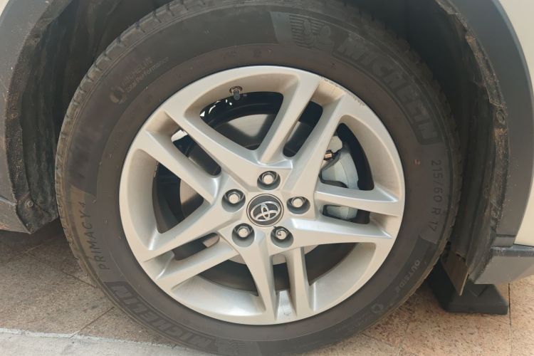 丰田C-HR 2022款 2.0L 舒适版车身外观10