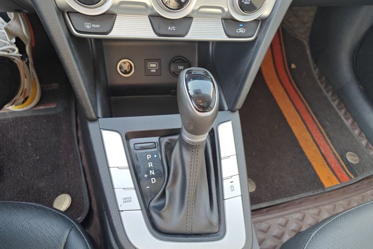 现代 领动 2019款 1.5L CVT智炫·精英型中控内饰18