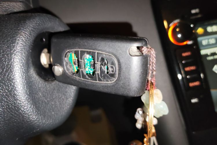 标致408 2013款 2.0L 自动舒适版中控内饰11