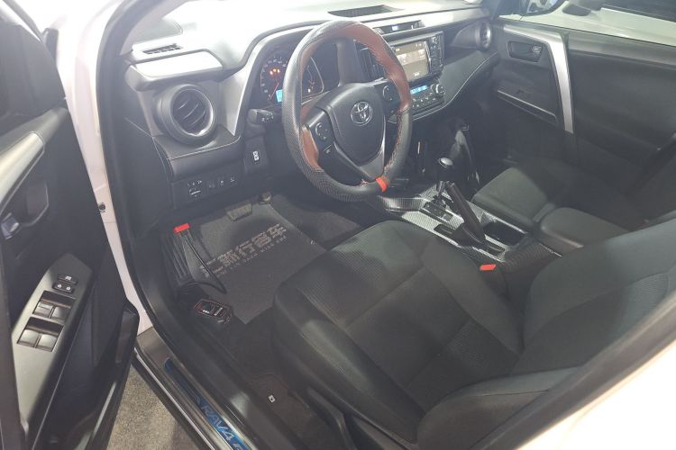 丰田 RAV4荣放 2018款 2.0L CVT两驱风尚X版中控内饰20