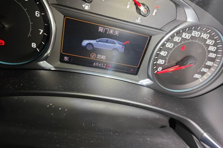 雪佛兰 探界者 2019款 Redline 550T 自动四驱捍界版RS 国VI中控内饰15