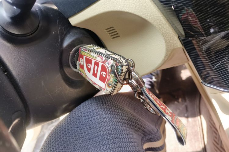 丰田 卡罗拉 2014款 1.6L CVT GL-i中控内饰11