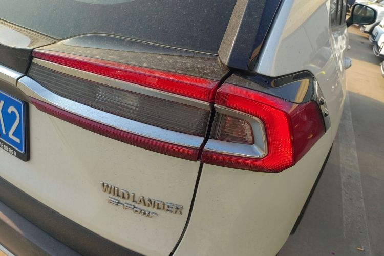 丰田 威兰达 2023款 双擎 2.5L E-CVT四驱尊贵版车身外观6006