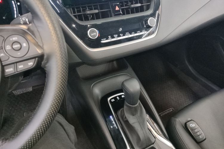 丰田 卡罗拉 2023款 1.8L 智能电混双擎 先锋版中控内饰18