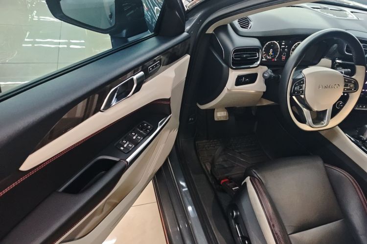 领克02 2019款 1.5T DCT两驱耀Pro版 国VI中控内饰7002