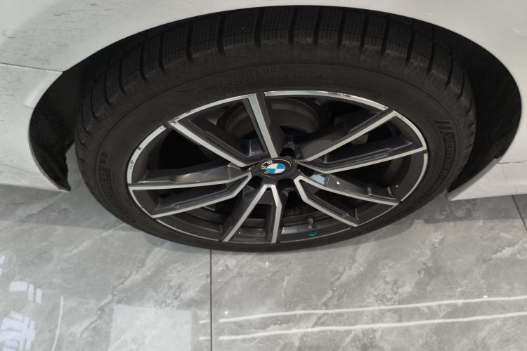 宝马3系 2023款 325Li M运动套装车身外观6002