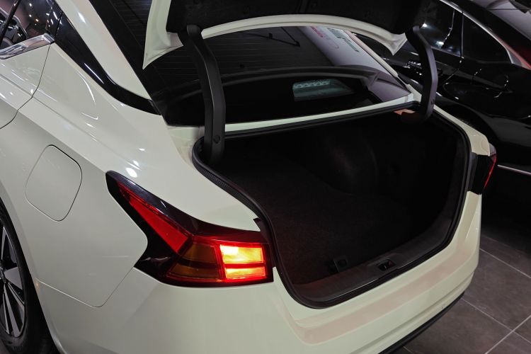 日产 天籁 2021款 2.0T XL 智进版机舱底盘23