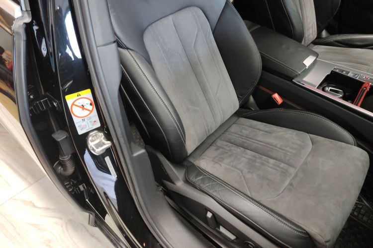 奥迪A6L 2022款 45 TFSI 臻选动感型中控内饰41