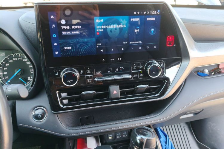 丰田 汉兰达 2023款 2.5L智能电混双擎四驱骑士版 7座中控内饰16