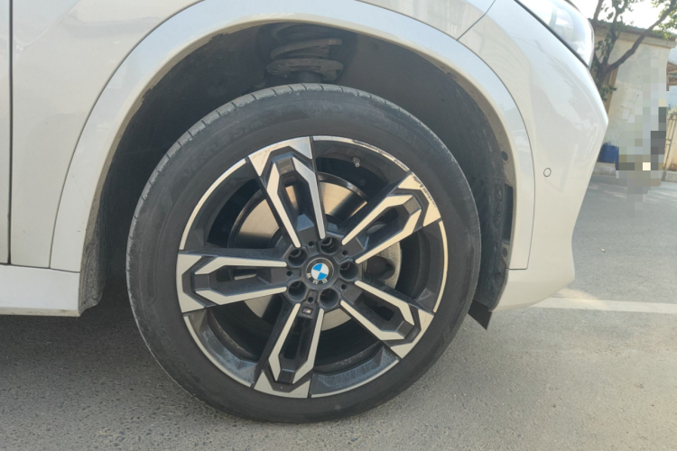 宝马X1 2024款 sDrive25Li M运动套装车身外观10