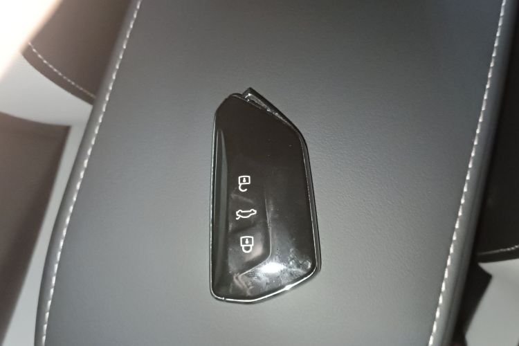 大众 高尔夫 2023款 改款 280TSI DSG Pro中控内饰7001