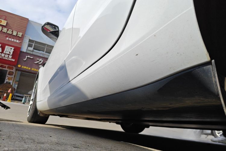 特斯拉 Model 3 2023款 长续航全轮驱动版局部细节9002